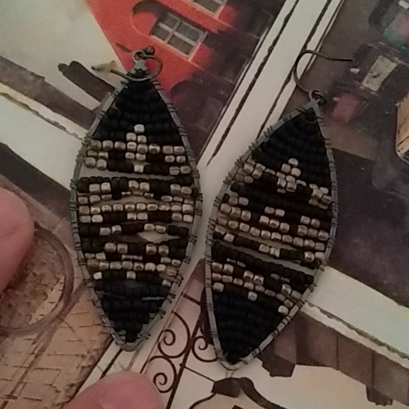Anthropology beaded leaf shaped boho earrings - Picture 2 of 3